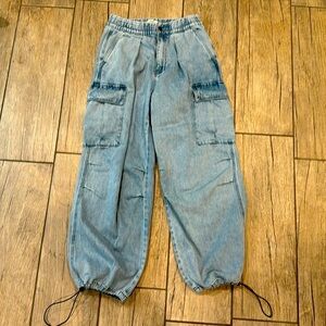 NWOT Easel Brand Cargo pants with parachute ankle ties. High waisted.